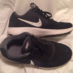 Women’s Nike Tennis Shoes